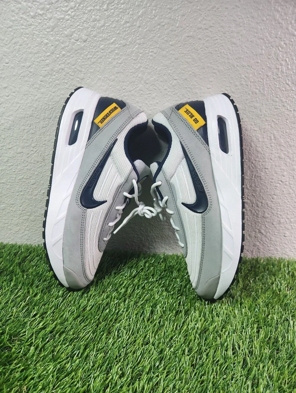 Nike University Michigan Air Max Verse Shoes Sz 7 M / 8.5 W New IB3222-100